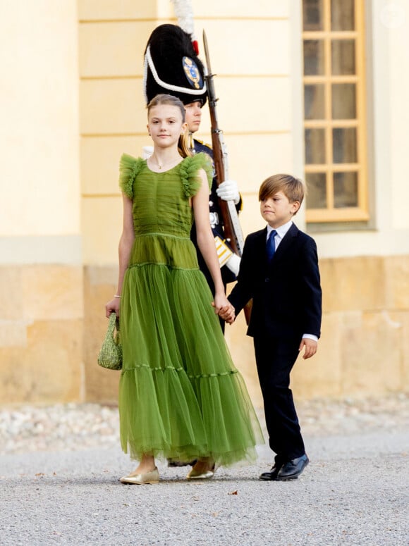 La princesse Estelle et le prince Oscar de Suède - Arrivées de la famille royale de Suède et des invités au théâtre du château de Drottningholm pour la représentation du Royal Opera Jubilee Theatre, à la veille de la célébration du 50ème anniversaire de l'accession au trône du roi C.Gustav. Le 14 septembre 2023 