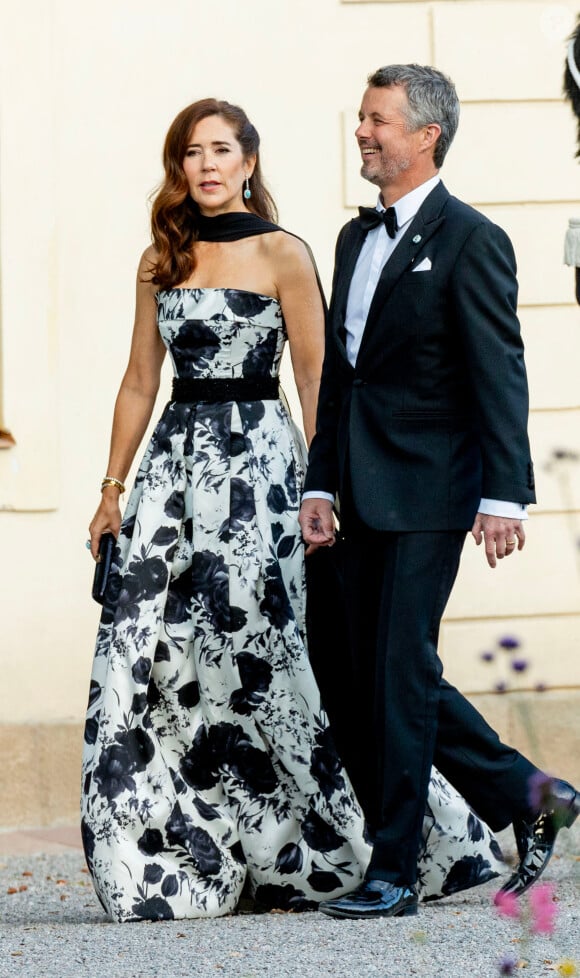 La princesse Mary et le prince Frederik de Danemark - Arrivées de la famille royale de Suède et des invités au théâtre du château de Drottningholm pour la représentation du Royal Opera Jubilee Theatre, à la veille de la célébration du 50ème anniversaire de l'accession au trône du roi C.Gustav. Le 14 septembre 2023 