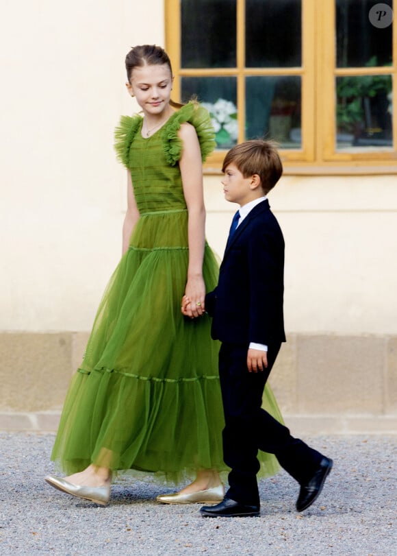 La princesse Estelle et le prince Oscar de Suède - Arrivées de la famille royale de Suède et des invités au théâtre du château de Drottningholm pour la représentation du Royal Opera Jubilee Theatre, à la veille de la célébration du 50ème anniversaire de l’accession au trône du roi C.Gustav. Le 14 septembre 2023  14-09-2023, Stockholm Guests arrive at Drottningholm Palace Theatre to attend the Royal Opera jubilee Theatre Performance. This is to the evening before the celebration the 50th anniversary of King Carl Gustaf accession to the throne. 