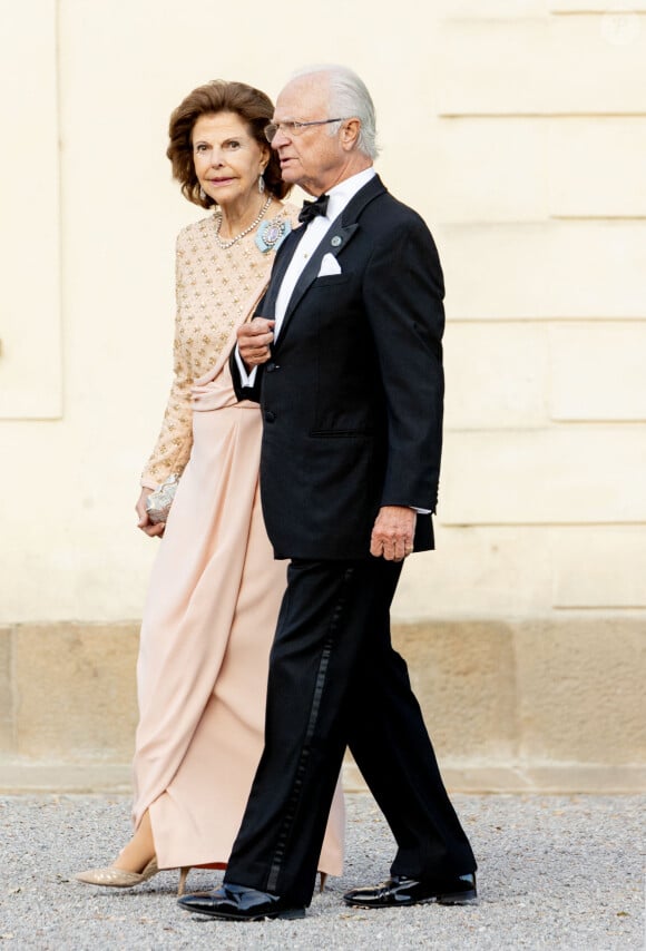 La reine Silvia et le roi Carl Gustav de Suède - Arrivées de la famille royale de Suède et des invités au théâtre du château de Drottningholm pour la représentation du Royal Opera Jubilee Theatre, à la veille de la célébration du 50ème anniversaire de l’accession au trône du roi C.Gustav. Le 14 septembre 2023  14-09-2023, Stockholm Guests arrive at Drottningholm Palace Theatre to attend the Royal Opera jubilee Theatre Performance. This is to the evening before the celebration the 50th anniversary of King Carl Gustaf accession to the throne. 