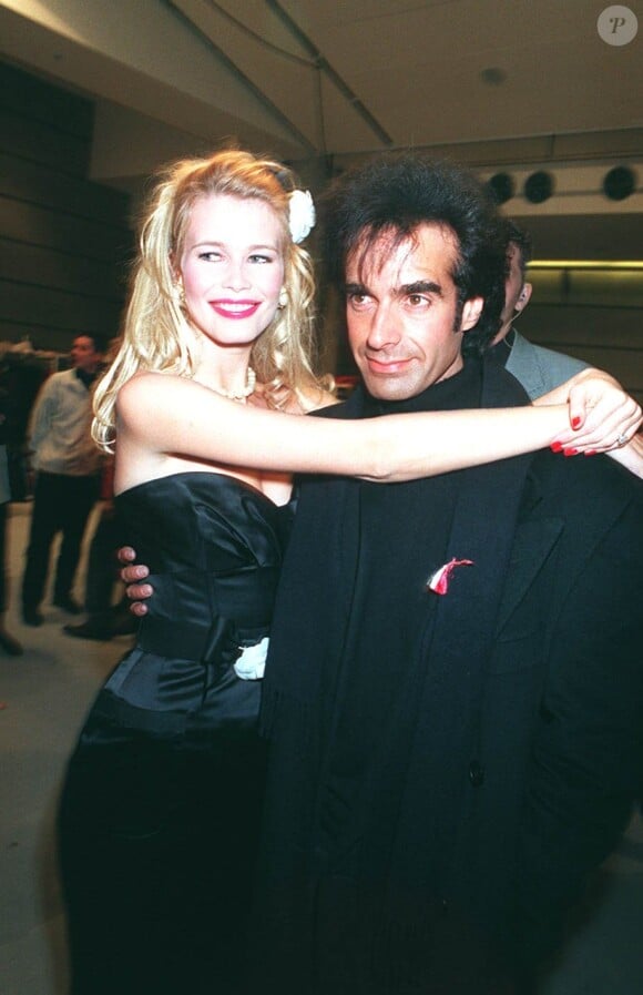 Claudia Schiffer et David Copperfield - Backstage du défilé de mode Chanel le 15 mars 1995