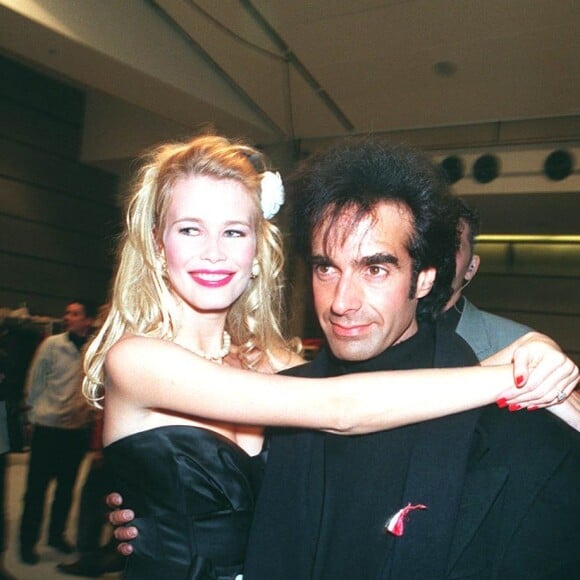 Claudia Schiffer et David Copperfield - Backstage du défilé de mode Chanel le 15 mars 1995