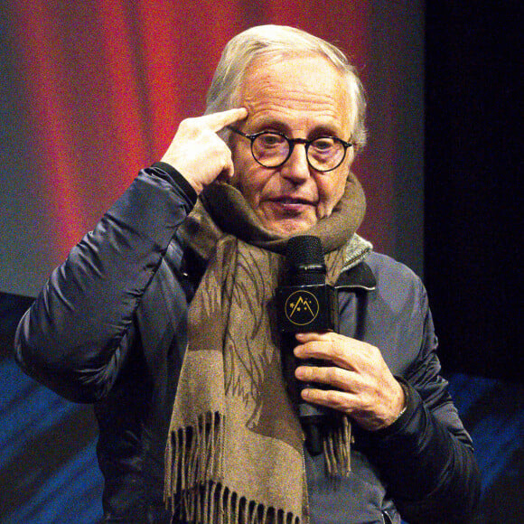 Fabrice Luchini sur la scène du 26ème festival international du film de comédie de l'Alpe d'Huez le 19 janvier 2023. © Sandrine Thesillat / Panoramic / Bestimage