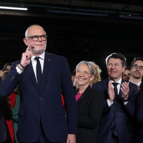 Mais voilà une histoire qui pourrait entacher son image.
Yael Braun-Pivet,, Edouard Philippe, Elisabeth Borne, Christian Estrosi, Stéphane Sejourné lors du congrès du parti de centre-droit français Horizons, au Parc Floral, à Paris, le 25 mars 2023. © Stéphane Lemouton/Bestimage