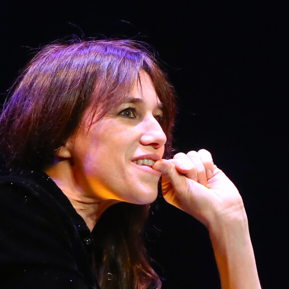 Conversation avec Charlotte Gainsbourg et son compagnon Yvan Attal après la première du film "My dog stupid" lors de la soirée d'ouverture de "The French Cinema Week" à New York, le 12 novembre 2019. 