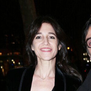 Yvan Attal et sa compagne Charlotte Gainsbourg - Arrivée des people à l'avant-première du film "Mon chien stupide" au cinéma UGC Normandie à Paris, le 22 octobre 2019. © Jonathan Rebboah/Panoramic 