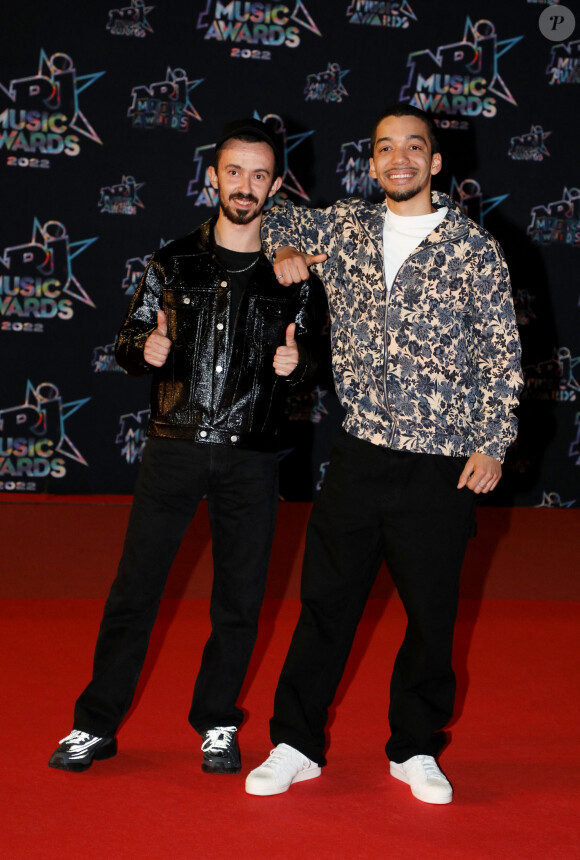 Sosies de Big Flo et Oli au photocall de la 24ème édition des "NRJ Music Awards (NMA)" au Palais des Festivals à Cannes, le 18 novembre 2022.