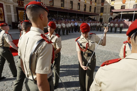 La princesse Leonor d'Espagne participe à la cérémonie du sabre à l'Académie générale militaire de Saragosse le 19 septembre 2023. 