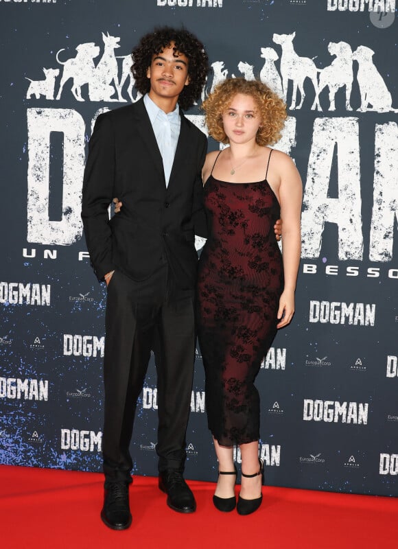 Mao Besson et une amie - Avant-première du film "Dogman" au cinéma UGC Normandie à Paris le 19 septembre 2023. © Coadic Guirec/Bestimage