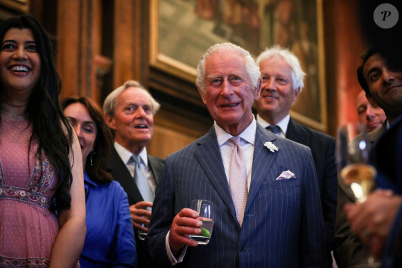 Le manoir d'Highgrove est aussi un bassin d'expérimentation : récupération d'eaux de pluie, agriculture biologique...
Le roi Charles III d'Angleterre lors de la réception d'inauguration du festival "Queen's Reading Room Literary" au palais Hampton Court à Londres. Le 11 juin 2023 