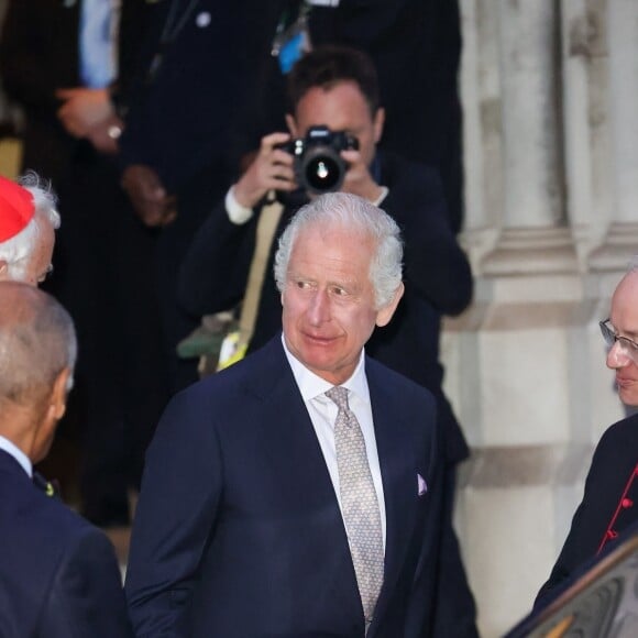 Il a créé un village, Poundbury, dans les années 1990, au sein duquel le système de gaz est issu du recyclage du biométhane
Le roi Charles III d'Angleterre, à la sortie de l'église St James à Londres. Il a assisté à la nouvelle série de concerts du Wigmore Hall. Londres, le 6 juin 2023. 