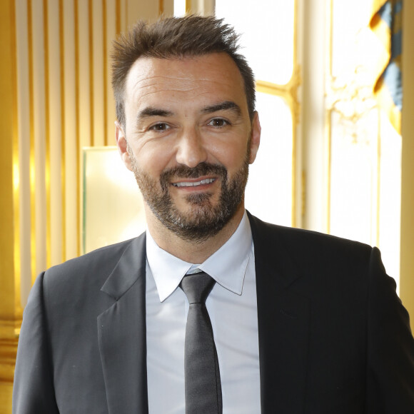 ..confectionner un macaron en forme d'animal.
Cyril Lignac - Cérémonie de remise des insignes de Commandeur dans l'Ordre des Arts et des Lettres à Pierre Hermé et de Chevalier dans l'Ordre des Arts et des Lettres à David Sinapian au Ministère de la Culture à Paris, le 23 septembre 2019. © Marc Ausset-Lacroix/Bestimage 