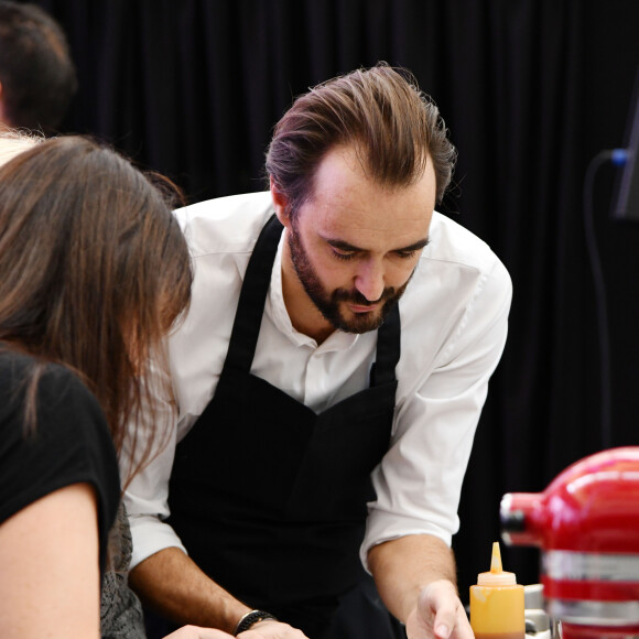Semi-Exclusif - Cyril Lignac est l'invité "Star" de ShowColat le 2 novembre 2018. Cette semaine dédiée au chocolat organisée par CAP 3000, la galerie commerciale de Saint-Laurent du Var, près de Nice, a commencé le 27 octobre pour se terminer le 4 novembre. © Bruno Bebert/Bestimage