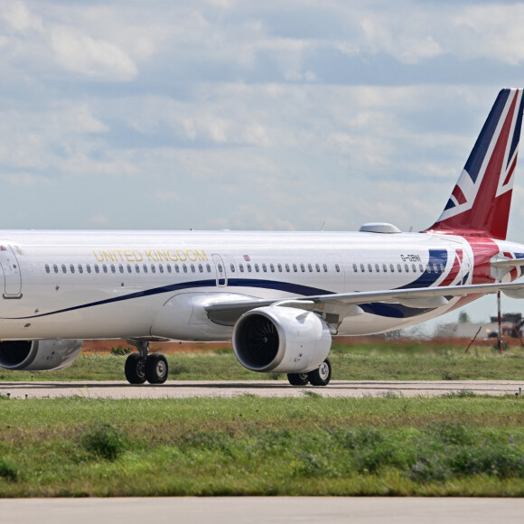 Illustration - Arrivées du roi d'Angleterre et de la reine consort à l'aéroport de Orly à Paris, à l'occasion de leur visite officielle de 3 jours en France. Le 20 septembre 2023 © Miguel Medina / Pool / Bestimage 