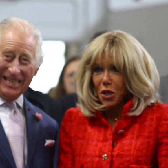 Le roi Charles III d'Angleterre, Camilla Parker Bowles et Brigitte Macron visitent une association sportive à Saint-Denis, le 21 septembre 2023.