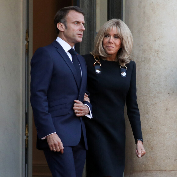 Il "se serait fait dérober son téléphone portable lors d'une soirée au "Gibus".
Le président Emmanuel Macron et sa femme Brigitte Macron - Le président de la République et sa femme ont reçu le roi et la reine consort au palais de l'Elysée à Paris le 21 septembre 2023. © Stéphane Lemouton / Bestimage 