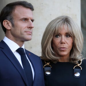 Une célèbre boite de nuit parisienne située près de la place de la République à Paris.
Le président Emmanuel Macron et sa femme Brigitte Macron - Le président de la République et sa femme ont reçu le roi et la reine consort au palais de l'Elysée à Paris le 21 septembre 2023. © Stéphane Lemouton / Bestimage 