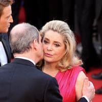 "Une vraie vie de famille avec elle" : Pierre Lescure et Catherine Deneuve en couple pendant presque 10 ans