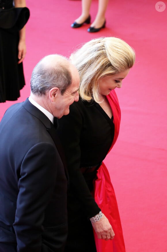 Pierre Lescure et Catherine Deneuve - Montée des marches du film "La Tête Haute" pour l'ouverture du 68 ème Festival du film de Cannes – Cannes le 13 mai 2015