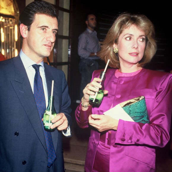 "Elle n'était pas disponible pour intervenir au moment du tournage. On la voit quand même, certains intervenants parlent d'elle"
Archives - Pierre Lescure et Catherine Deneuve