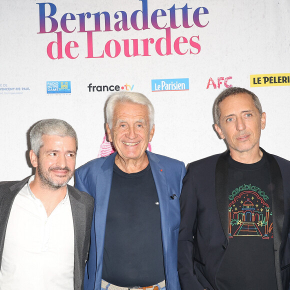 Semi-exclusif - Roberto Ciurleo, Grégoire, Gilbert Coullier, Gad Elmaleh et Nicole Coullier - Générale du spectacle musical "Bernadette de Lourdes" au Dôme de Paris à Paris le 21 septembre 2023. © Coadic Guirec/Bestimage