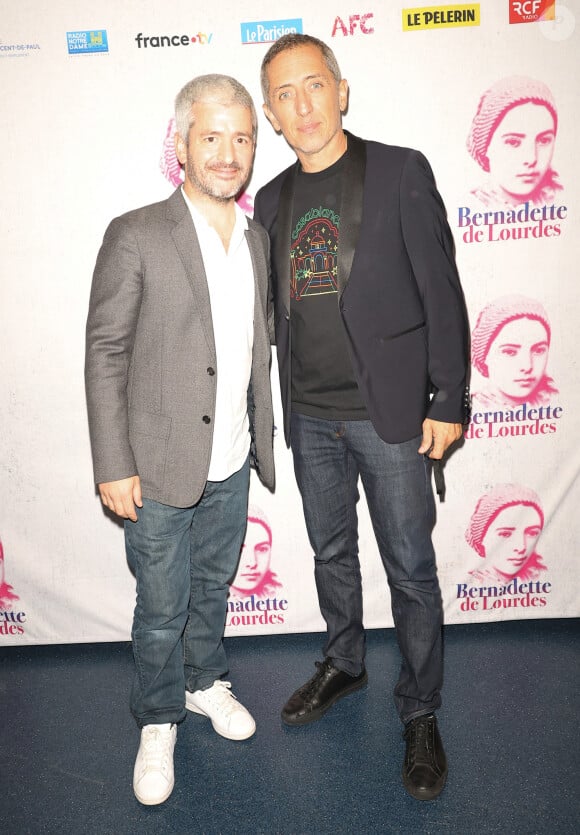 Semi-exclusif - Gad Elmaleh et Grégoire - Générale du spectacle musical "Bernadette de Lourdes" au Dôme de Paris à Paris le 21 septembre 2023. © Coadic Guirec/Bestimage