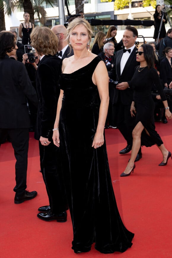 Karin Viard - Montée des marches du film « The Old Oak » lors du 76ème Festival International du Film de Cannes, au Palais des Festivals à Cannes, le 26 mai 2023.