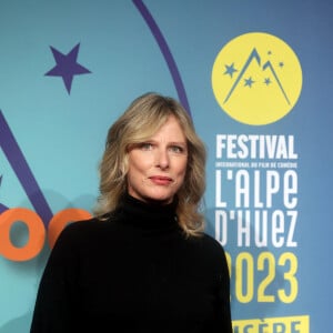 Karin Viard (présidente du jury) au photocall de la cérémonie d'ouverture du 26ème festival international du film de comédie de l'Alpe d'Huez, le 16 janvier 2023.