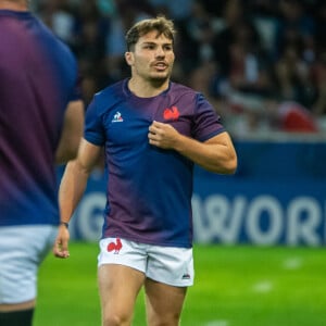 Face à la Namibie, Antoine Dupont a été violemment percuté
Antoine Dupont (XV de France) - Coupe du Monde de Rugby France 2023 du match de Poule A entre la France et l'Uruguay (27-12) au stade Pierre-Mauroy à Lille.