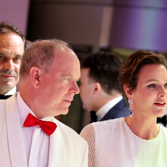 Le prince Albert II de Monaco et la princesse Charlène de Monaco lors du 74ème Gala de la Croix-Rouge Monégasque, qui se tient dans la mythique Salle des Etoiles du Sporting Monte-Carlo à Monaco. Cette année l'ambassadeur du gala n'est autre que la rock star internationale Robbie Wiliams. En cette occasion Robbie Williams a donné un concert exclusif à la Salle des Etoiles. Monaco, le 29 juillet 2023. © Dominique Jacovides/Bestimage 