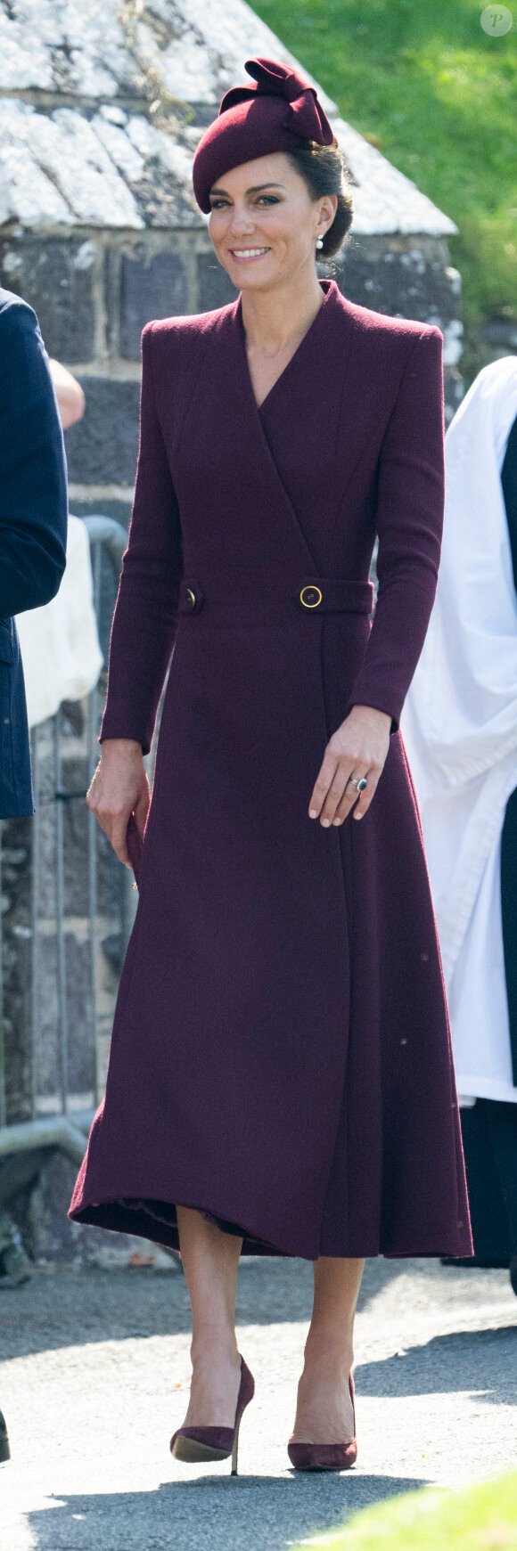Kate Middleton est plus sage dans les tenues qu'elle porte ces dernières semaines.
Le prince William, prince de Galles, et Catherine (Kate) Middleton, princesse de Galles assistent à un service religieux marquant le premier anniversaire de la mort de la reine Elizabeth II à la cathédrale St Davids à Haverfordwest dans le Pembrokeshire, pays de Galles, Royaume Uni, le 8 septembre 2023. 