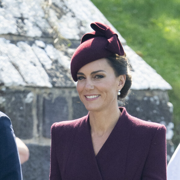 Kate Middleton est plus sage dans les tenues qu'elle porte ces dernières semaines.
Le prince William, prince de Galles, et Catherine (Kate) Middleton, princesse de Galles assistent à un service religieux marquant le premier anniversaire de la mort de la reine Elizabeth II à la cathédrale St Davids à Haverfordwest dans le Pembrokeshire, pays de Galles, Royaume Uni, le 8 septembre 2023. 