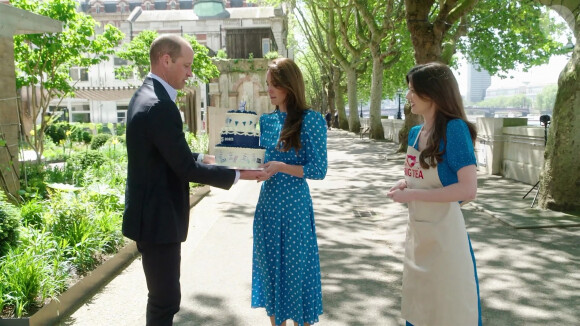 Le prince William, prince de Galles, et Catherine (Kate) Middleton, princesse de Galles, ont surpris le personnel et les patients du NHS lors de la soirée NHS Big Tea 