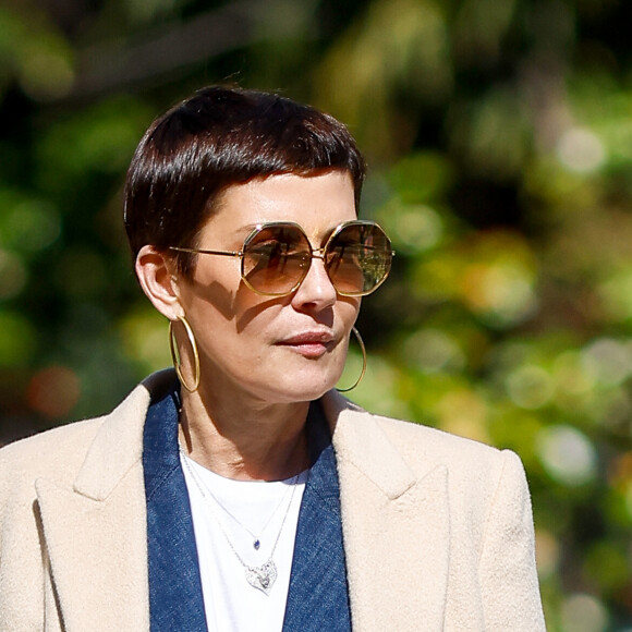 Exclusif - Cristina Córdula se promène sur l'Avenue Montaigne à Paris, France, le 4 avril 2023. 