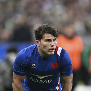 Il a eu la mâchoire fracturée.
Antoine Dupont (Fra) - Tournoi des 6 Nations "France - Irlande (30-24)" au stade de France, le 12 février 2022. 