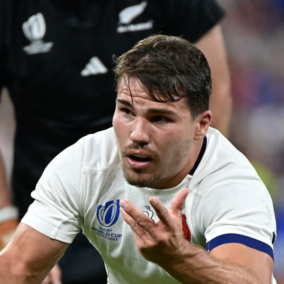 Antoine Dupont ( 9 - France ) - Match d'ouverture de la coupe du monde de Rugby : La France l'emporte 27 à 13 face à la Nouvelle Zélande (All Blacks) au Stade de France à Saint-Denis le 8 septembre 2023. © Federico Pestellini / Panoramic / Bestimage 