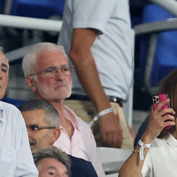 François Berléand, François Cluzet, Sophie Marceau - People dans les tribunes lord du match d'ouverture de la Coupe du Monde de Rugby France 2023 avant le match de la Poule A entre la France et la Nouvelle-Zélande au Stade de France à Saint-Denis le 8 septembre 2023. © Dominique Jacovides/Bestimage
