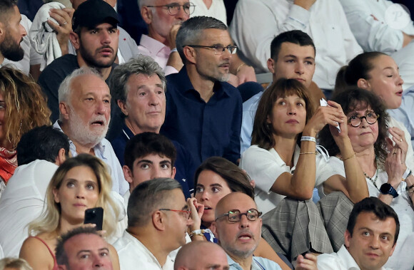 François Berléand, François Cluzet, Sophie Marceau - People dans les tribunes lord du match d'ouverture de la Coupe du Monde de Rugby France 2023 avant le match de la Poule A entre la France et la Nouvelle-Zélande au Stade de France à Saint-Denis le 8 septembre 2023. © Dominique Jacovides/Bestimage