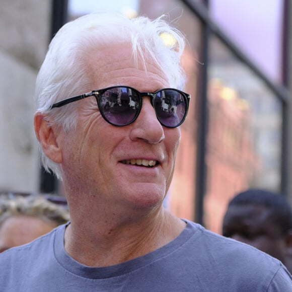 Richard Gere pendant la grève des scénaristes à New York, le 23 août.