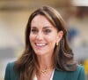 Au total, la souveraine britannique de 41 ans avait dépensé 3360€ pour son look.
Kate Middleton visite l'usine textile familiale "AW Hainsworth" à Leeds, le 26 septembre 2023.