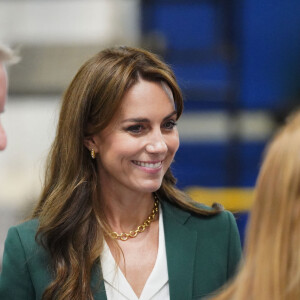 Kate Middleton visite l'usine textile familiale "AW Hainsworth" à Leeds, le 26 septembre 2023.