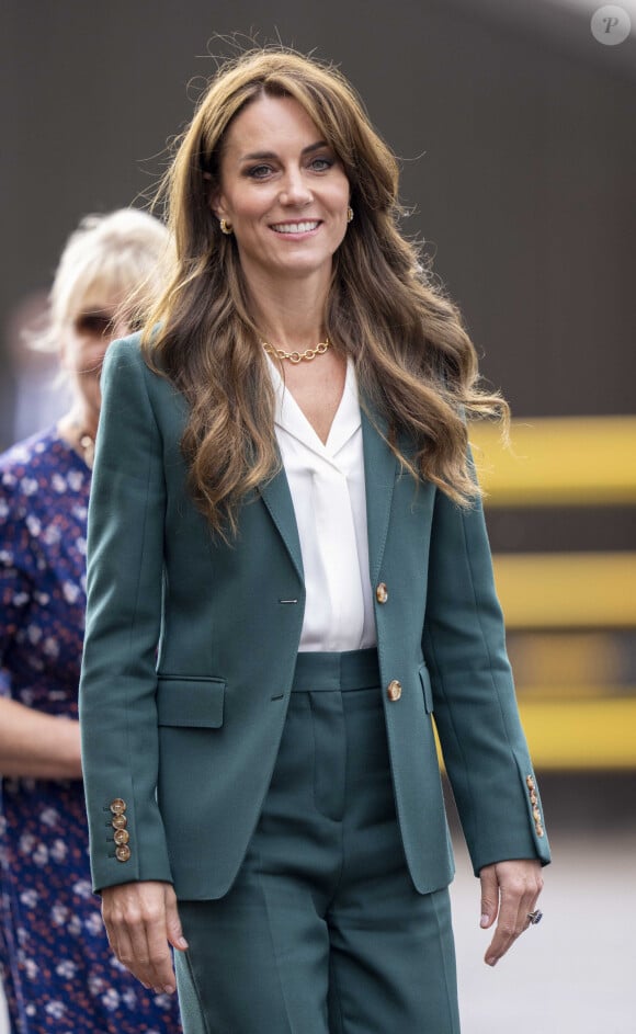 Kate Middleton visite l'usine textile familiale "AW Hainsworth" à Leeds, le 26 septembre 2023.