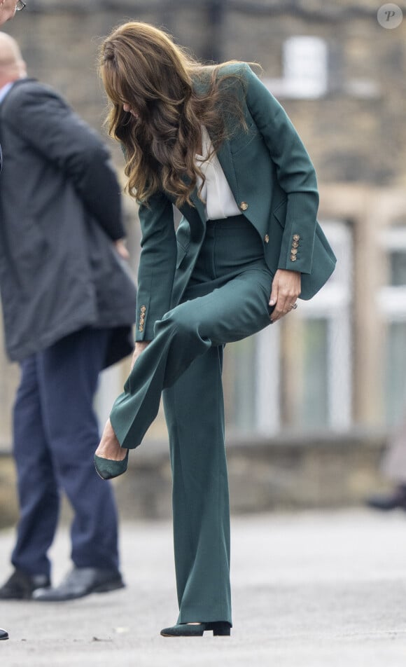 Kate Middleton visite l'usine textile familiale "AW Hainsworth" à Leeds, le 26 septembre 2023.