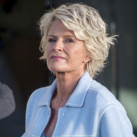 Sophie Davant sur le tournage de l'émission "Affaire conclue" aux Puces du Canal à Villeurbanne. Le 11 septembre 2022 © Sandrine Thesillat / Panoramic / Bestimage