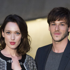 "Forcément, on y pense tout le temps", admet-il à Vanity Fair.
Gaspard Ulliel et sa compagne Gaëlle Pietri au Photocall du défilé Chanel Croisière "Paris-Séoul" au Dongdaemun Design Plaza de Séoul le 4 mai 2015