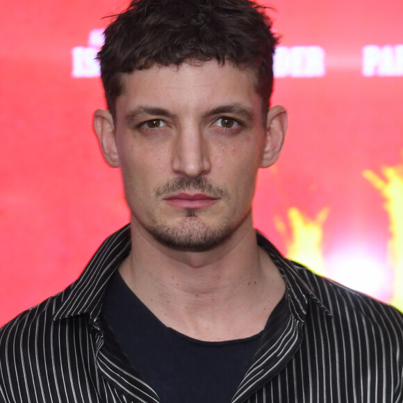 Voilà une mission bien périlleuse.
Niels Schneider - Avant-première du film "Apaches" au cinéma UGC Les Halles à Paris. © Giancarlo Gorassini/Bestimage