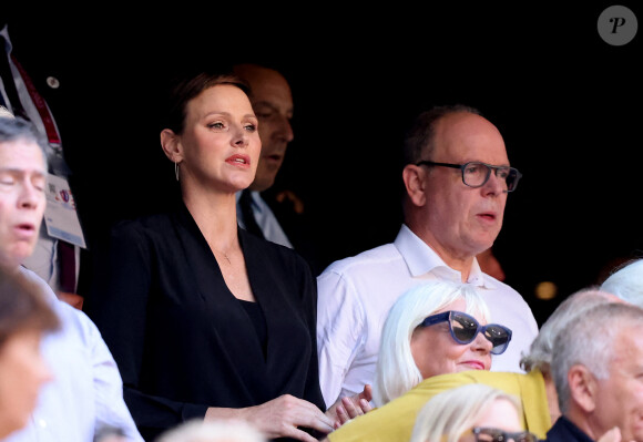 La princesse Charlene de Monaco et le prince Albert II dans les tribunes lors du match de rugby entre l'Afrique du Sud et l'Écosse (18-3) au stade Vélodrome à Marseille le 10 septembre 2023. © Dominique Jacovides / Bestimage 