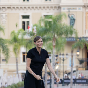 La princesse Charlene de Monaco lors du 19ème trou de golf de la Princess of Monaco Cup 2023 dans les Jardins des Boulingrins (Allée descendante), Place du Casino à Monaco le 6 septembre 2023. Le tournoi de golf Princess of Monaco Cup a été organisé pour la première fois en 2019. Ce tournoi est une 'coupe des célébrités' qui réunit 18 équipes autour de célébrités sportives. En 2019, l'évènement avait récolté plus de 330 000 € pour la Fondation Princesse Charlène de Monaco, participant au financement de la rénovation de la Piscine Municipale Princesse Charlène à La Turbie ainsi qu'au projet long de 5 ans au Lycée Awutu-Breku, au Ghana. © Olivier Huitel / Pool / Bestimage 