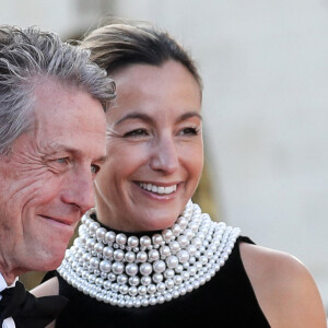 L'acteur anglais Hugh Grant et sa femme la productrice suédoise Anna Elisabet Eberstein - Dîner d'Etat au château de Versailles en l'honneur de la visite officielle du roi et de la reine d'Angleterre en France (20 - 22 septembre 2023). Le 20 septembre 2023. 150 invités triés sur le volet ont été conviés à cette occasion. © Stéphane Lemouton / Bestimage 