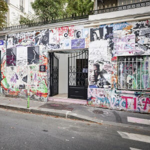 Ouverture au public de la maison de Serge Gainsbourg, rue de Verneuil à Paris, le 16 septembre 2023. © Jack Tribeca/Bestimage